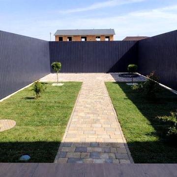 Продаєся танхаус з авторським ремонтом.