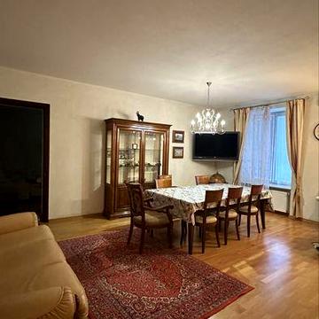 Продам 4-х ком квартиру Центр