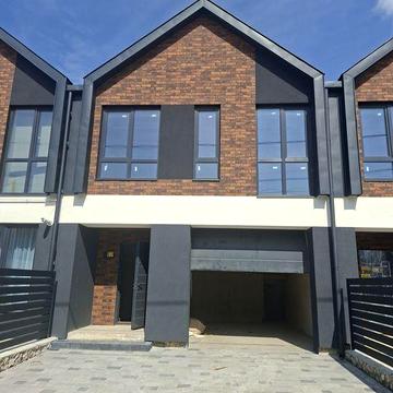 Продаж котеджу  з гаражем  120м2