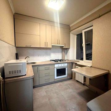 Довготривала оренда 2к квартири на вул. Соняшникова 3