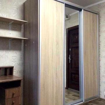 Здам 1-кімнатну квартиру біля метро (комунальна).