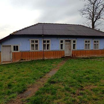 Продається будинок з прибудовами та 22с. землі Любківці (Коломийського р-ну)