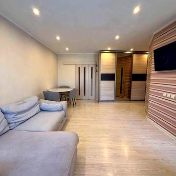 Сучасна євродвійка біля стадіону Авангард