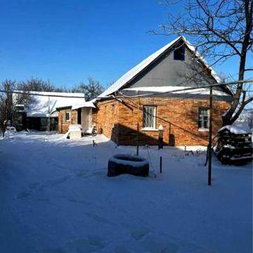 Продам будинок між великими містами