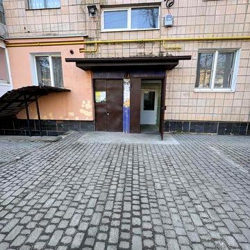 Продаж 4 кімнатної квартири на вулиці Джерельна ( Райцентр)