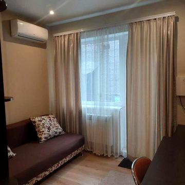 Здається квартира-студія на Андрієвського. Недалеко від центру