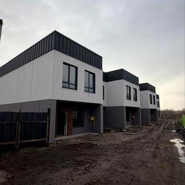 Продаж готових таунхаусів в центрі Гостомеля