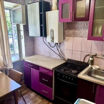 Продам 1к.кв.в серці м.Ірпінь.Жилий/косметичний стан/можливо комерція. ЖК Центр