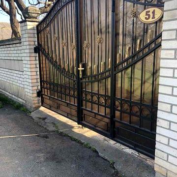 Продам будинок у центрі