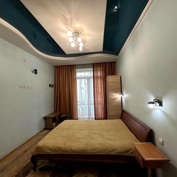 Сергія Набоки пл., 8/11