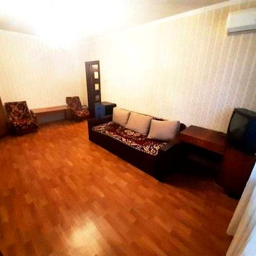 Минская. Оболонский проспект, 18 А. Оболонь