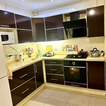 Аренда  просторной  2-х комнатной  квартиры Королева/Глушко. Гараж.