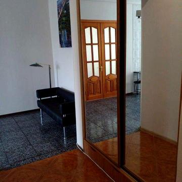 Однокімнатна квартира в центрі (майдан Конституції 2/2)