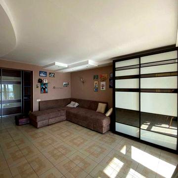 Двокімнатна квартира (можна з домашніми улюбленцями) на 1-танкової бригади 27 (Бєлова) в довгострокову аренду.