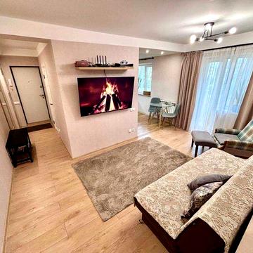 Продаємо свою затишну 3-К квартиру біля метро КПІ (Борщагівська 16)