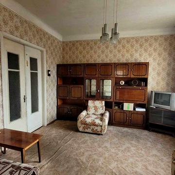 Метро Берестейська. пр-кт. Берестейський 74. Сталінка Без%