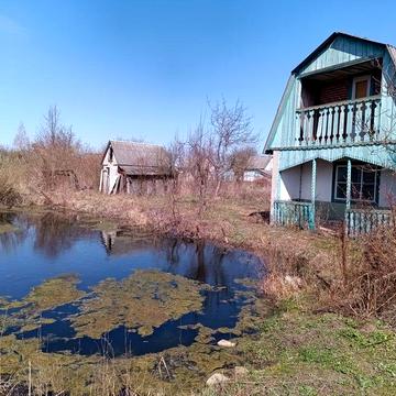 Продається приватизована  дачна ділянка 12 соток з водоймою.
