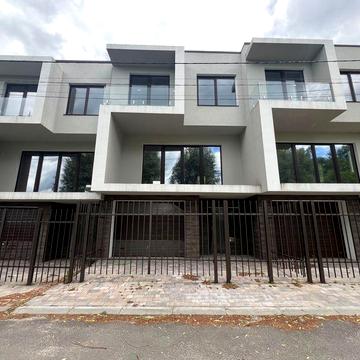 Продаж Таунхауса біля озера. Без комісіі для покупця!