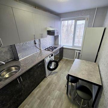 Продаю 2 кімнатну квартиру Центр Колодязна