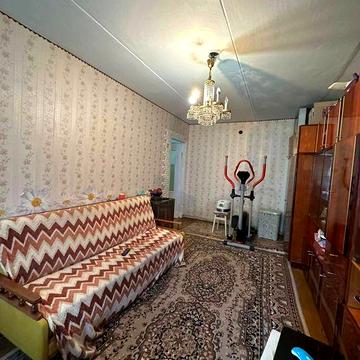 Продається 2 - кімнатна квартира