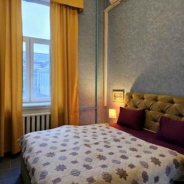 Богдана Хмельницького, 10