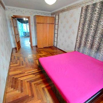 Здаэться 3-кім квартира в Хортицькому районі. Ціна 8000+ку.