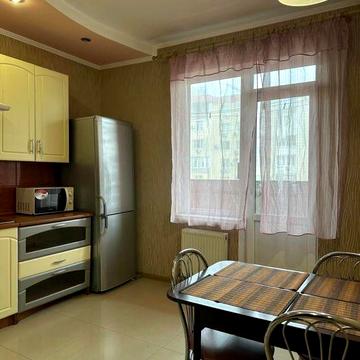 Продам 1 комнатную квартиру Небесной Сотни