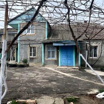 Продається  2- поверховий будинок в с. Прибужани