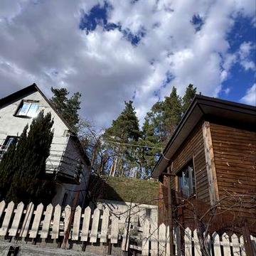 Будинок в Гатному з гостьовим будинком, з гаражем, біля озера