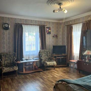 Пів будинку, район садочка Берізка