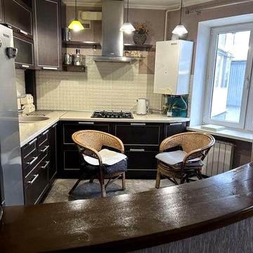 Сдаю отличную 2к с автономкой на пл.Победы