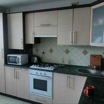 Продається 2-х кімнатна квартира з Аавтономним опаленням, великогабаритна, біля набережної Рошен, з меблями та технікою, стан добрий поверх ліквідний