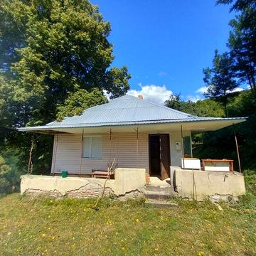 Продаж будинку з земельною ділянкою