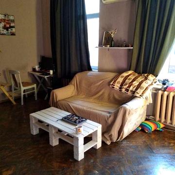 Свою однокомнатную квартиру - студию в центре .в центре. Троицкая