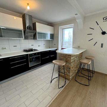 Продаж чотирикімнатної квартири з євроремонтом на Океанівській/Кораб р