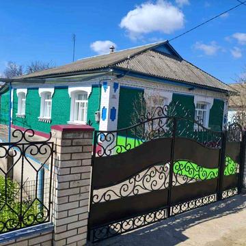 Продається будинок в  селищі  Теплик