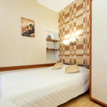 Троїцька вул., 12