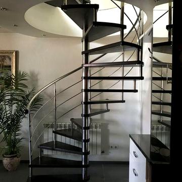 Двохрівнева квартира з кухнею-студією