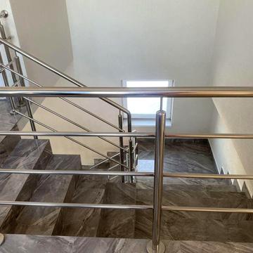 Здається в оренду нова квартира-студія.