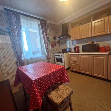 Святошинська вул., 4