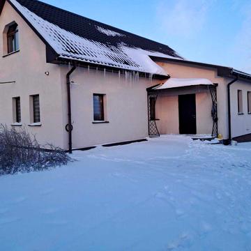 Продаю двухповерховий будинок з усіма зручностями!