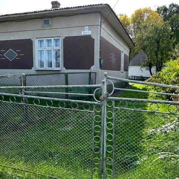 Продаж цегляного будинку в Долині — тихий провулок недалеко від центру