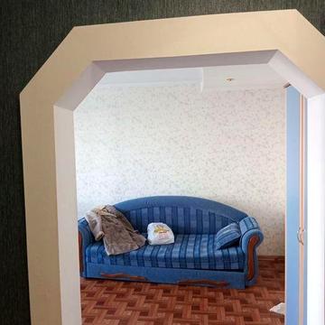 Затишна 2 кімнатна квартира  в хорошому стані  район Седого  від власника