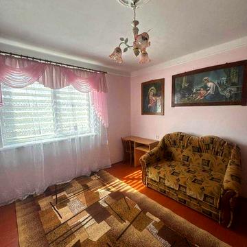 Продається затишний житловий будинок у центрі села Уличне (15 хвилин від Трускавця) від власника.