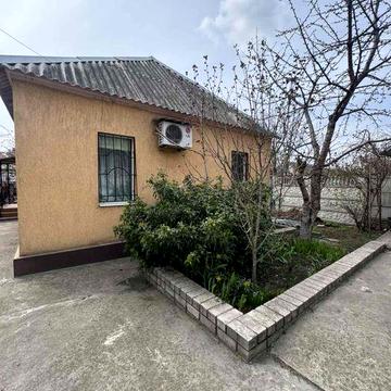 Дом с участком и вторым домом на левом берегу. Р-н Янтарная