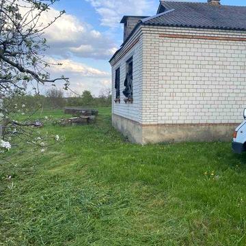 Продам будинок з великим садком!