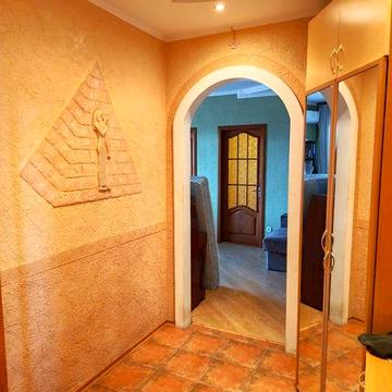 Продам 3 кімнатну квартиру на Роменській