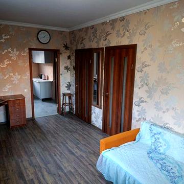 Половина будинку з окремим входом і парковочним  місцем