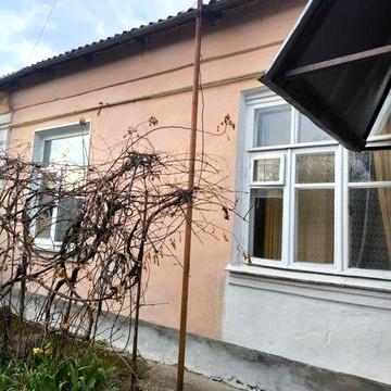 Продам ч/б із зручностями і гаражом