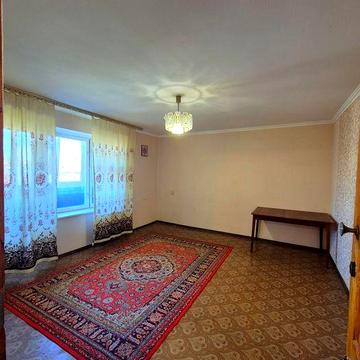 3х кімнатна квартира на третьому поверсі цегляного будинку